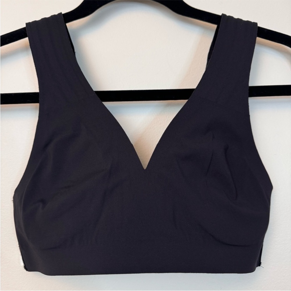 lululemon black get in line bra size 4 - Picture 7 of 7